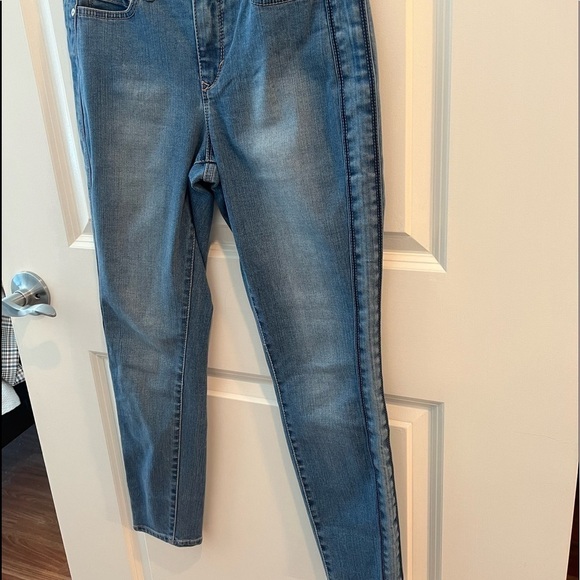 Martha Stewart Jeans Size 2P - Picture 6 of 14